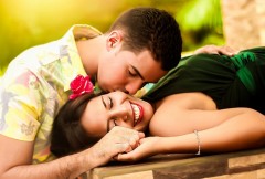10 petites astuces pour pimenter la vie de votre couple au lit